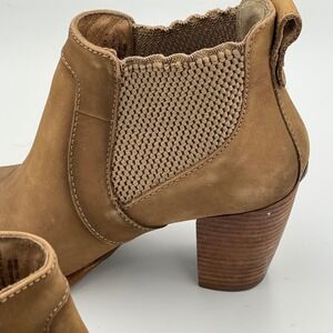 UGG Tan Leather Ankle Boots‎ Size 6 • Stacked Heel Chelsea Style
